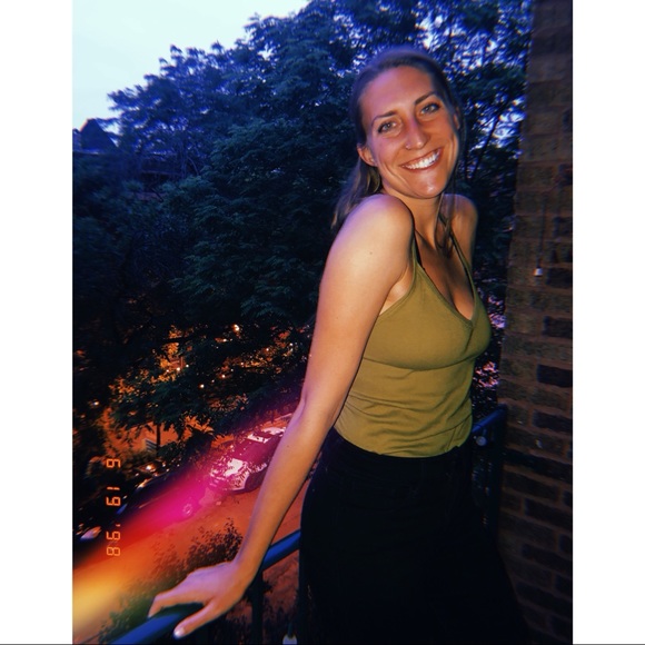 Meet your Posher, Danielle - Picture 3 of 5